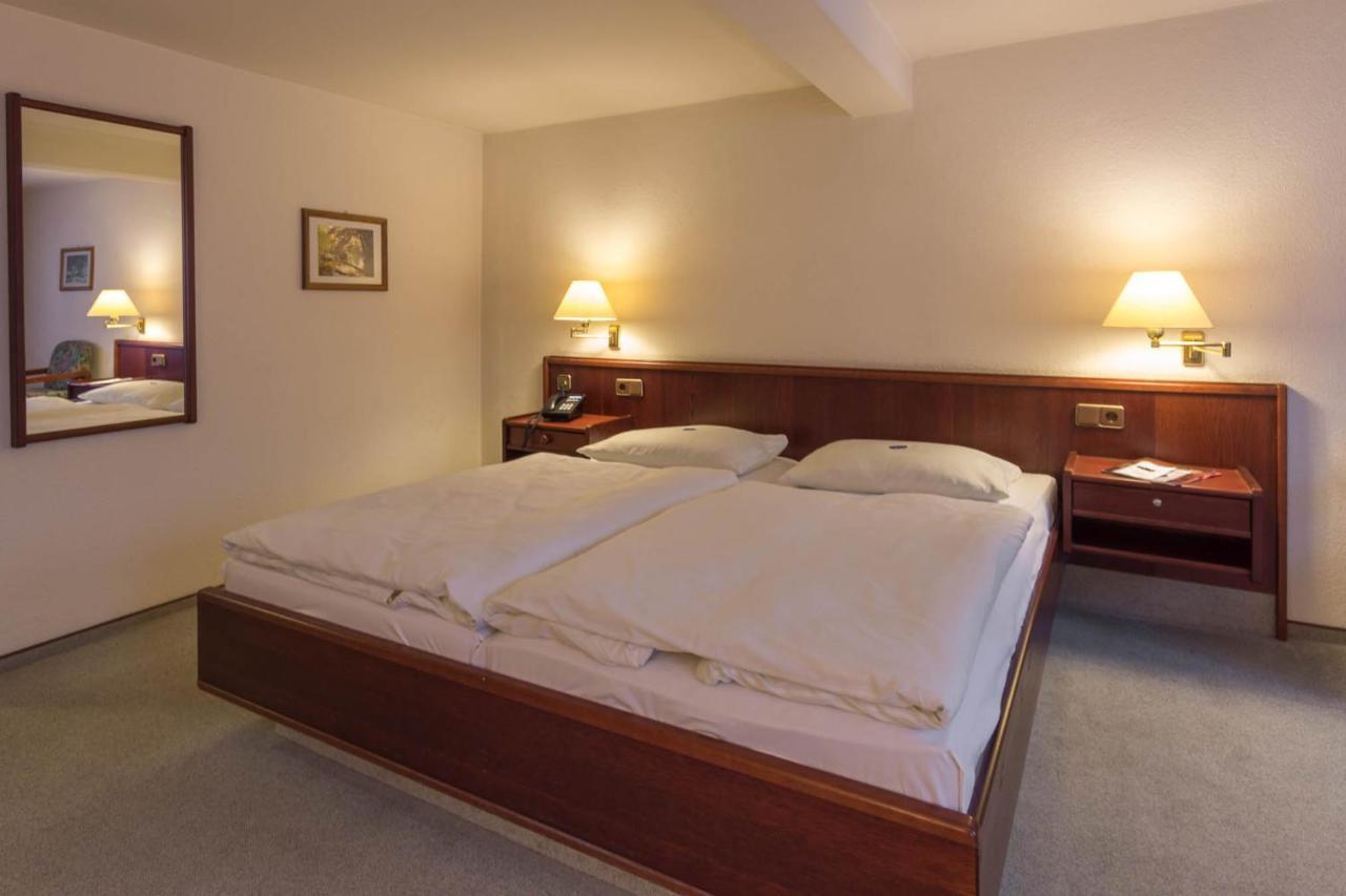 Hotel Altdeutsche Weinstuben Freyburg Extérieur photo