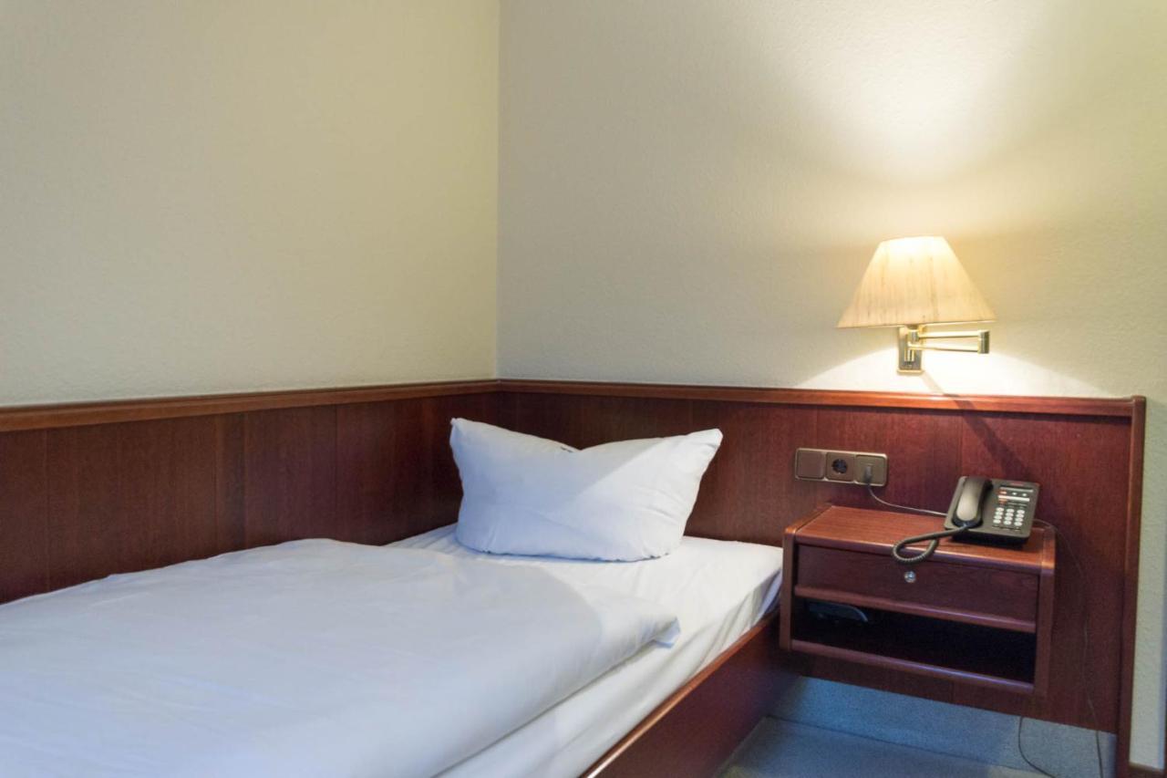 Hotel Altdeutsche Weinstuben Freyburg Extérieur photo